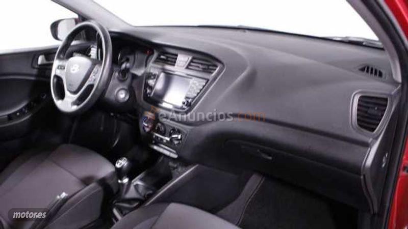 Hyundai i20 1.2 MPI Link de 2017 con 23.677 Km por 11.800 EUR. en Barcelona