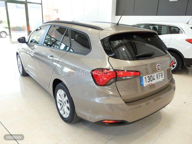 Fiat Tipo 1.4 16v Lounge 70kW 95CV gasolina SW de 2017 con 32.000 Km por 11.899 EUR. en Malaga