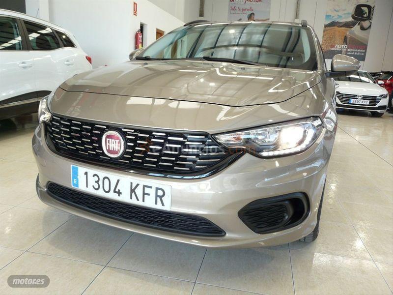 Fiat Tipo 1.4 16v Lounge 70kW 95CV gasolina SW de 2017 con 32.000 Km por 11.899 EUR. en Malaga