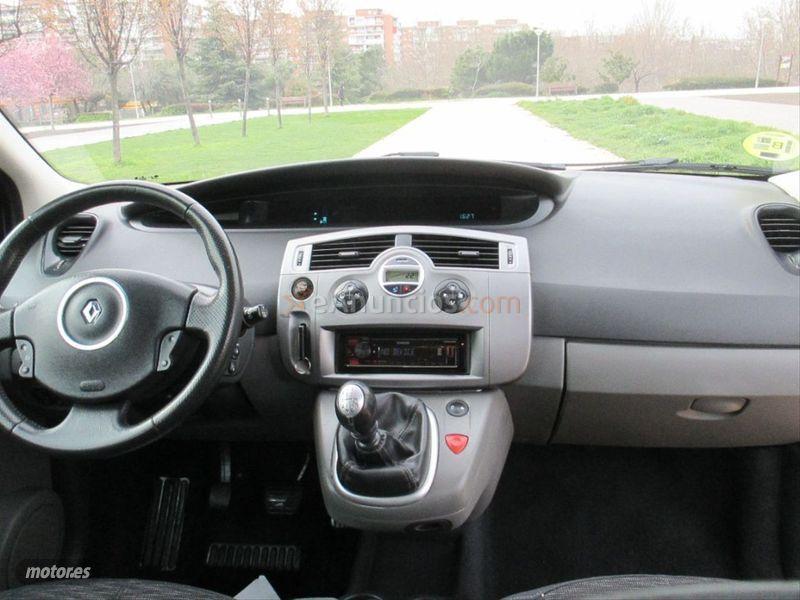 Renault Grand Scenic Luxe Dynamique 1.9dCi EU4 de 2006 con 195.000 Km por 3.750 EUR. en Madrid