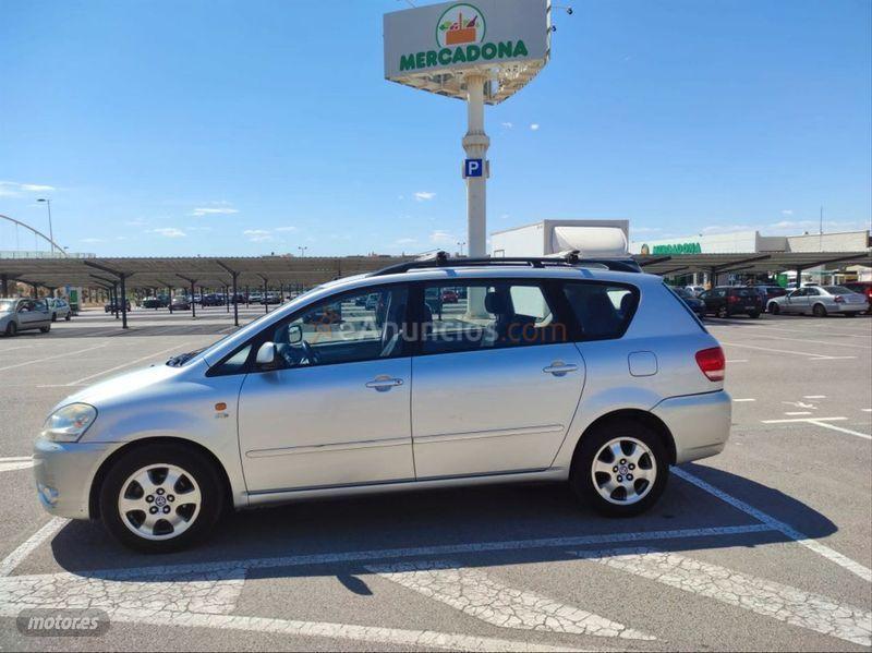 Toyota Avensis 2.0 D4D Luna 7 plazas de 2003 con 202.000 Km por 3.950 EUR. en Alicante