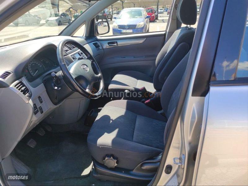 Toyota Avensis 2.0 D4D Luna 7 plazas de 2003 con 202.000 Km por 3.950 EUR. en Alicante