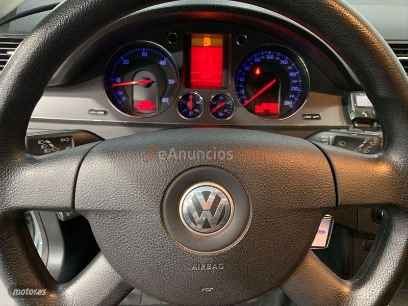Volkswagen Passat Variant 1.9 TDI 105cv Advance de 2008 con 287.208 Km por 5.600 EUR. en Sevilla