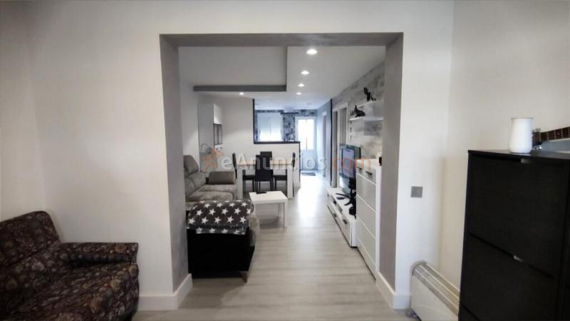 CASA DE DOS HABITACIONES CON GARAJE, JARDIN Y PISCINA COMUNITARIA EN VENTA EN LA URB. EL CALVET.