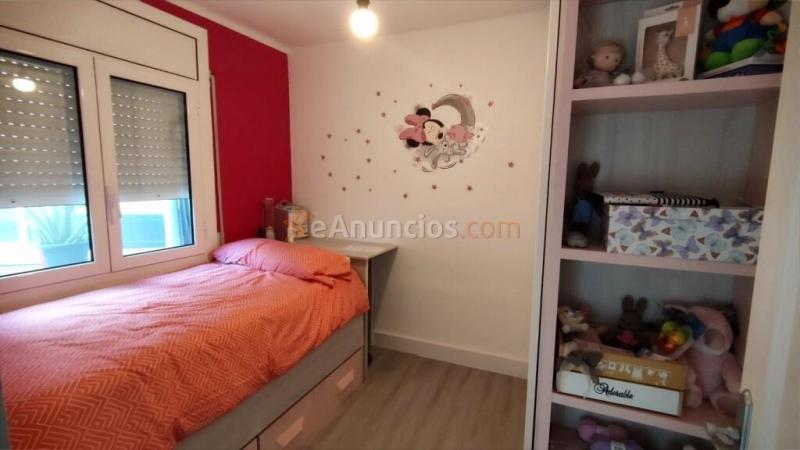 CASA DE DOS HABITACIONES CON GARAJE, JARDIN Y PISCINA COMUNITARIA EN VENTA EN LA URB. EL CALVET.