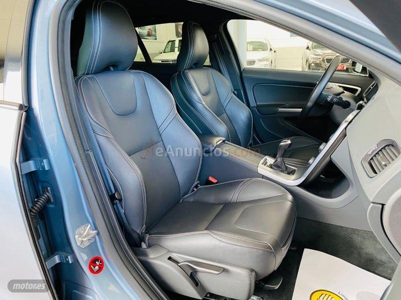Volvo V 60 2.0 D4 Momentum de 2018 con 41.800 Km por 23.400 EUR. en Madrid