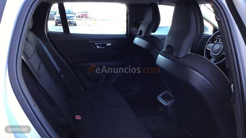 Volvo V 60 2.0 B4 D Momentum Pro Auto de 2021 con 17.500 Km por 36.900 EUR. en Salamanca