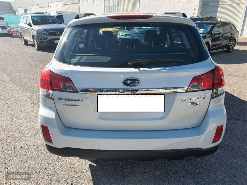 Subaru Outback 2.0 Diesel Executive Plus CVT Lineartr de 2014 con 216.480 Km por 7.900 EUR. en Cadiz
