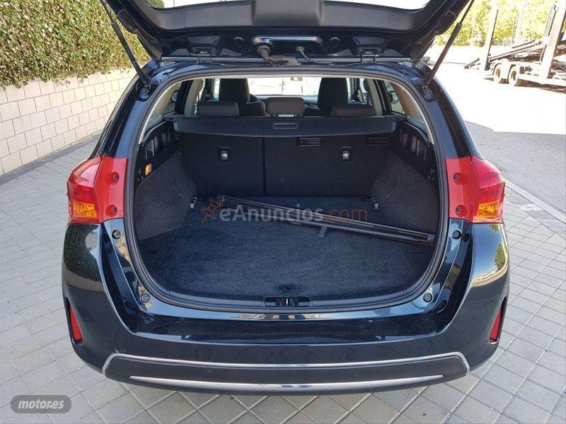 Toyota Auris 120D Active Touring Sports de 2014 con 105.000 Km por 10.950 EUR. en Toledo