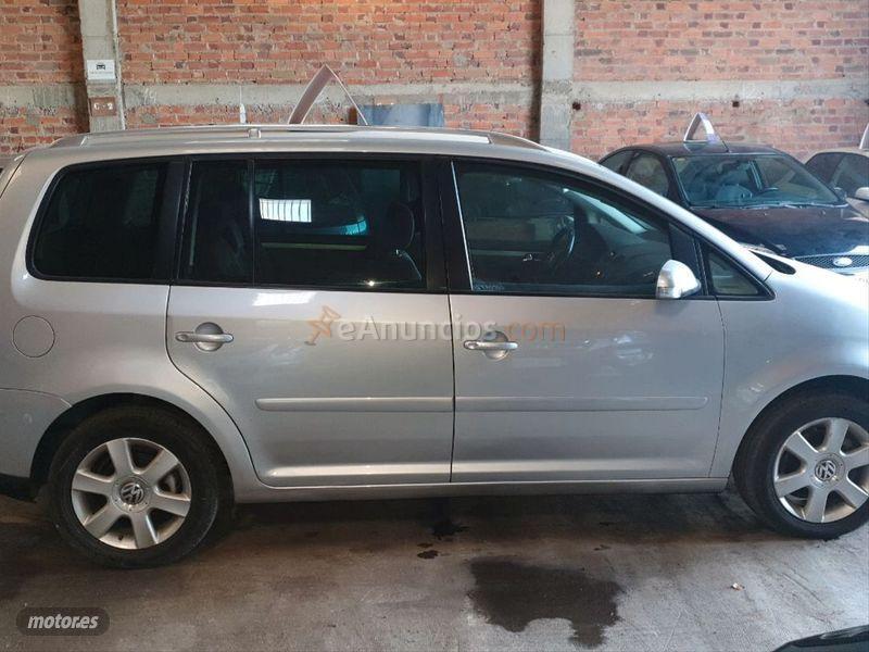 Volkswagen Touran 2.0 TDI TRENDLINE de 2004 con 317.000 Km por 3.900 EUR. en Leon