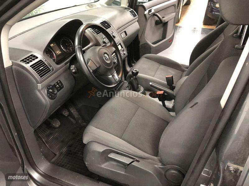 Volkswagen Touran 1.6 TDI 105cv Advance de 2012 con 132.567 Km por 9.999 EUR. en Sevilla
