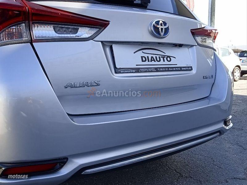 Toyota Auris 1.8 140H Active Touring Sports de 2018 con 191.000 Km por 13.900 EUR. en Cadiz