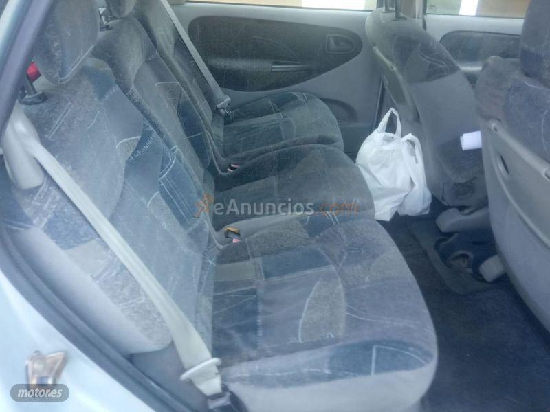 Renault Scenic CONFORT AUTHENTIQUE 1.5DCI80 de 2004 con 223.000 Km por 1.200 EUR. en Jaen