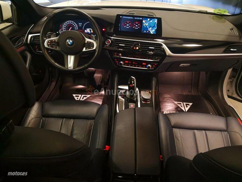 BMW Serie 5 530dA xDrive Touring de 2017 con 70.900 Km por 41.300 EUR. en Madrid