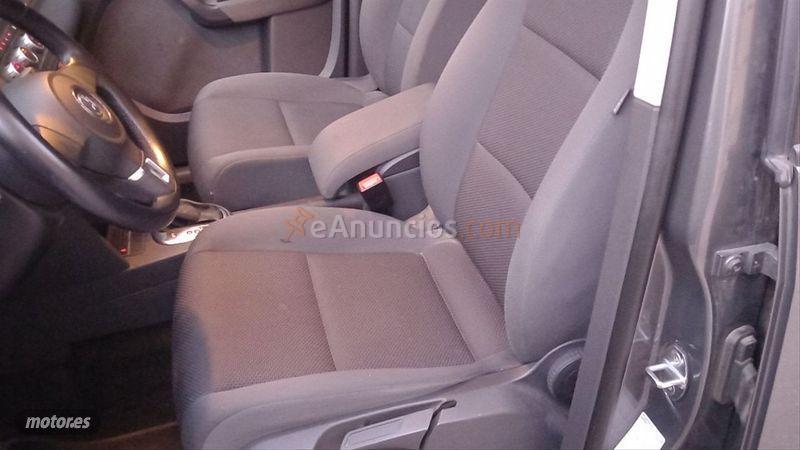 Volkswagen Touran 1.6 TDI 105cv DSG Advance de 2013 con 128.000 Km por 13.500 EUR. en Barcelona