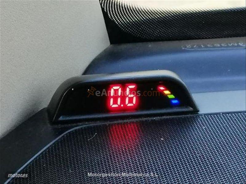 Volkswagen New Beetle 1.6 Cabriolet de 2005 con 102.320 Km por 6.995 EUR. en Barcelona