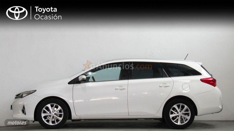 Toyota Auris 130 Active Touring Sports de 2014 con 111.587 Km por 11.990 EUR. en Palencia