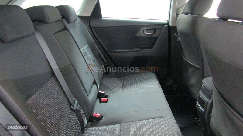 Toyota Auris 130 Active Touring Sports de 2014 con 111.587 Km por 11.990 EUR. en Palencia