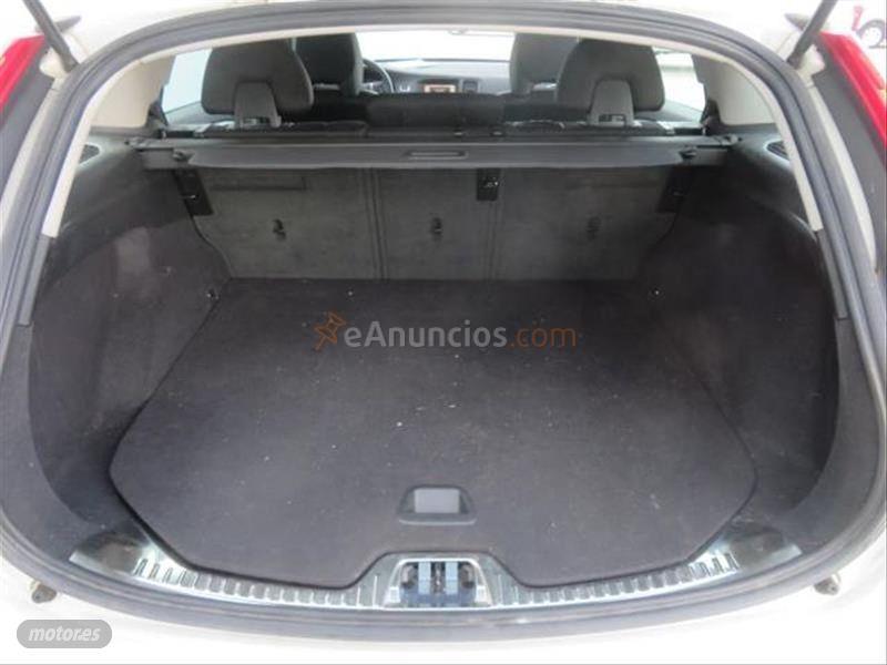 Volvo V 60 2.0 D3 Momentum de 2017 con 115.061 Km por 16.990 EUR. en Barcelona