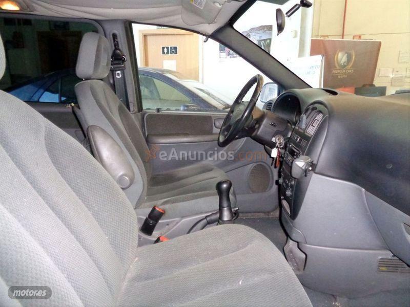 Chrysler Voyager LX 2.5 CRD de 2004 con 177.121 Km por 1.980 EUR. en Toledo