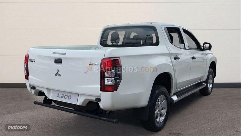 Mitsubishi L 200 DC 220 DID MPro de 2021 por 29.295 EUR. en Madrid