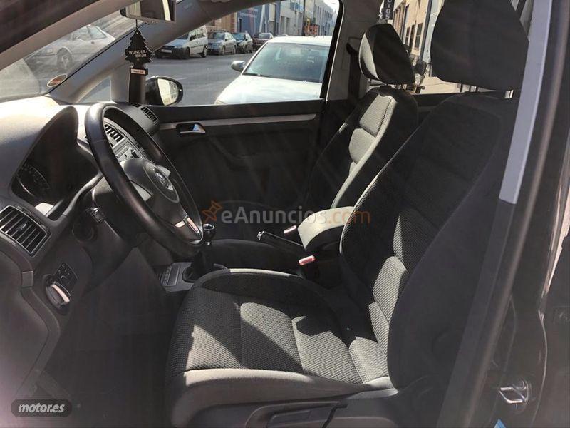 Volkswagen Touran 1.6 TDI 105cv Advance de 2013 con 120.000 Km por 14.999 EUR. en Malaga