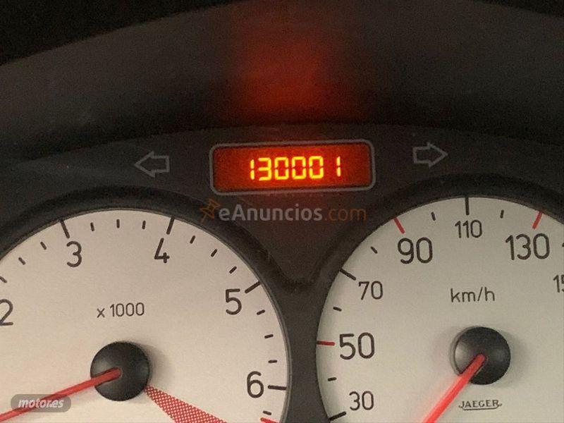 Peugeot 206 CC 1.6 de 2005 con 130.001 Km por 2.950 EUR. en Sevilla