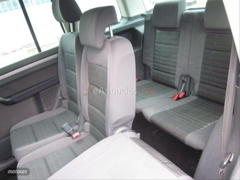 Volkswagen Touran 1.6 FSI Traveller de 2006 con 186.000 Km por 5.500 EUR. en Malaga