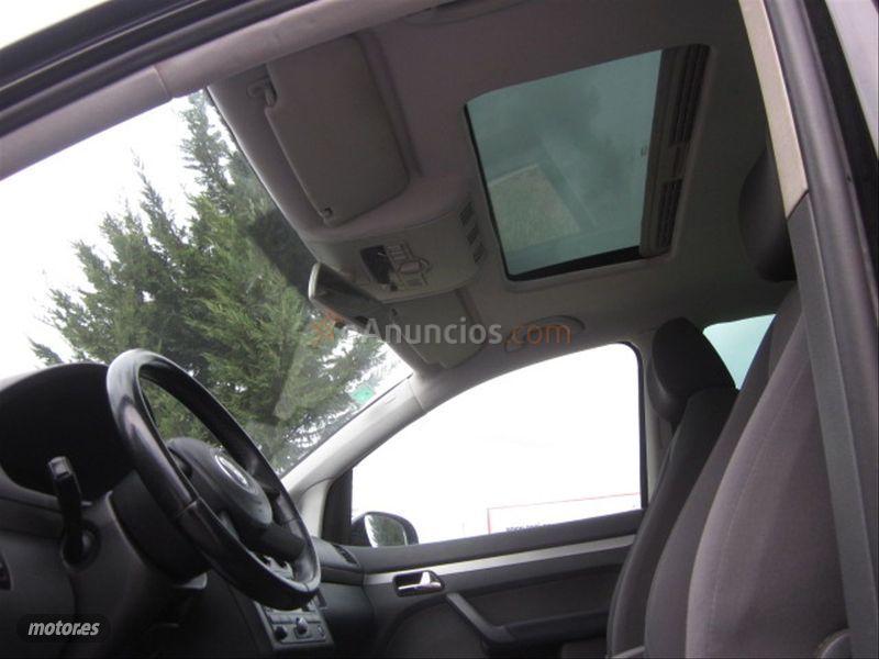 Volkswagen Touran 1.6 FSI Traveller de 2006 con 186.000 Km por 5.500 EUR. en Malaga
