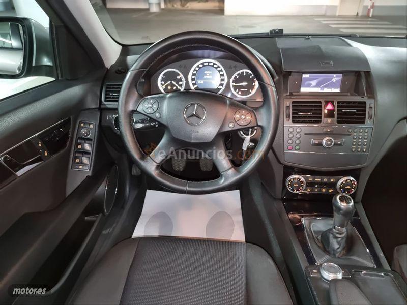 Mercedes Clase C C 220 CDI Elegance Estate de 2008 con 290.000 Km por 7.999 EUR. en Madrid