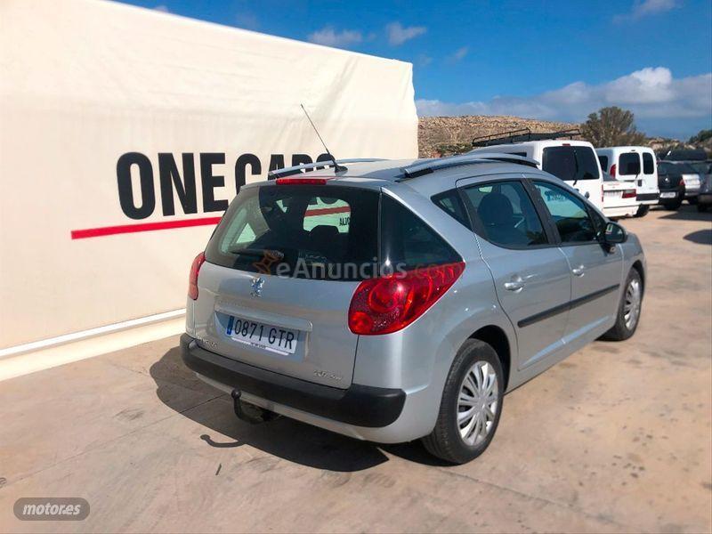 Peugeot 207 SW Confort 1.4 VTi 16v 95 de 2010 con 119.000 Km por 5.450 EUR. en Malaga