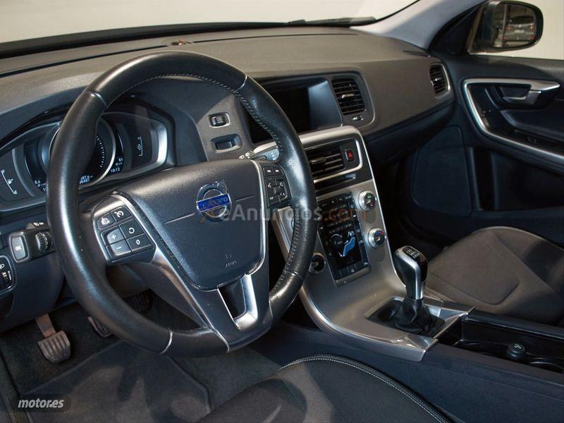 Volvo V 60 2.0 D3 Momentum de 2017 con 98.000 Km por 19.990 EUR. en Cadiz