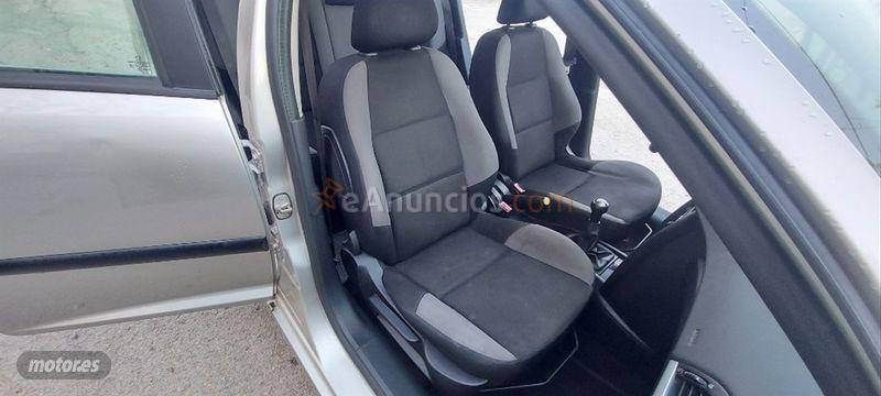 Peugeot 207 SW Confort 1.4 VTi 16v 95 de 2007 con 122.000 Km por 4.250 EUR. en Barcelona