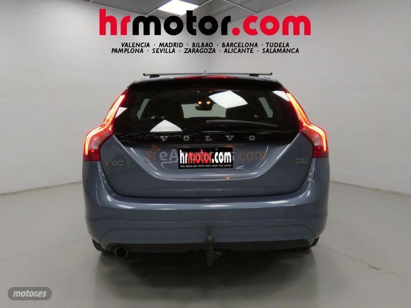 Volvo V 60 2.0 D2 Momentum de 2017 con 132.893 Km por 14.920 EUR. en Madrid