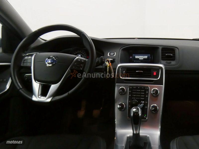 Volvo V 60 2.0 D2 Momentum de 2017 con 132.893 Km por 14.920 EUR. en Madrid