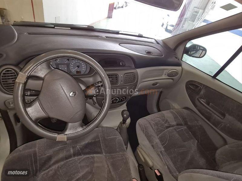 Renault Scenic CONFORT DYNAMIQUE 1.9DCI de 2003 con 280.000 Km por 1.490 EUR. en Asturias