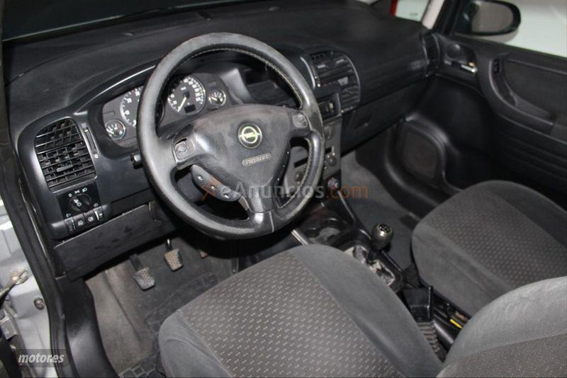 Opel Zafira 2.0 Dti 16v Blue Line de 2004 con 180.000 Km por 1.990 EUR. en Barcelona