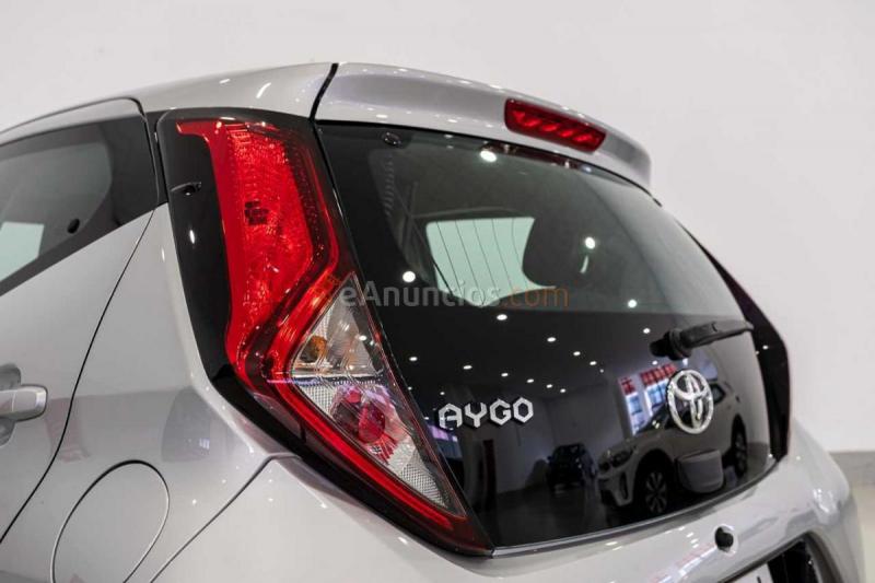 Toyota Aygo 1.0 70 x-play