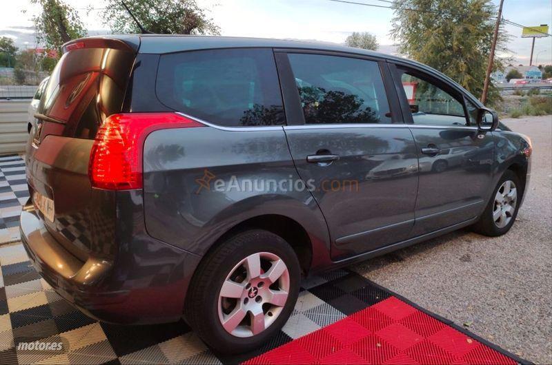 Peugeot 5008 Active 1.6 eHDI 115 FAP ETG6 Blue Lion de 2013 con 80.000 Km por 11.600 EUR. en Madrid