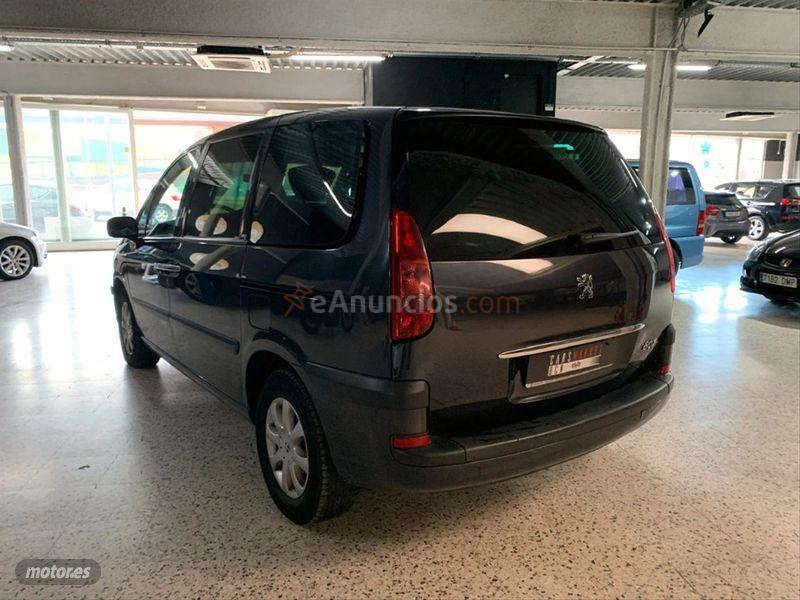 Peugeot 807 ST 2.0 HDI de 2003 con 230.000 Km por 3.900 EUR. en Barcelona