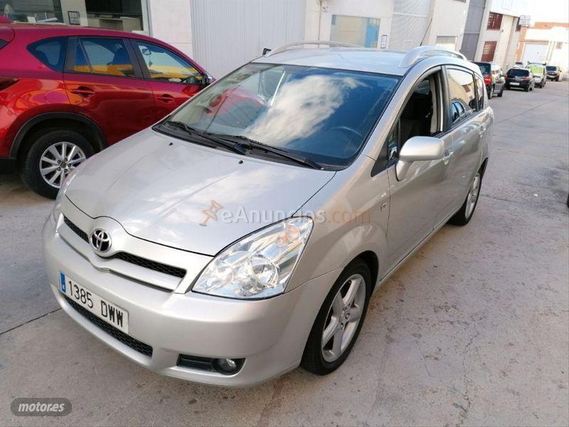 Toyota Corolla Verso 2.2 D4D 136cv Sol de 2006 con 115.000 Km por 5.600 EUR. en Salamanca