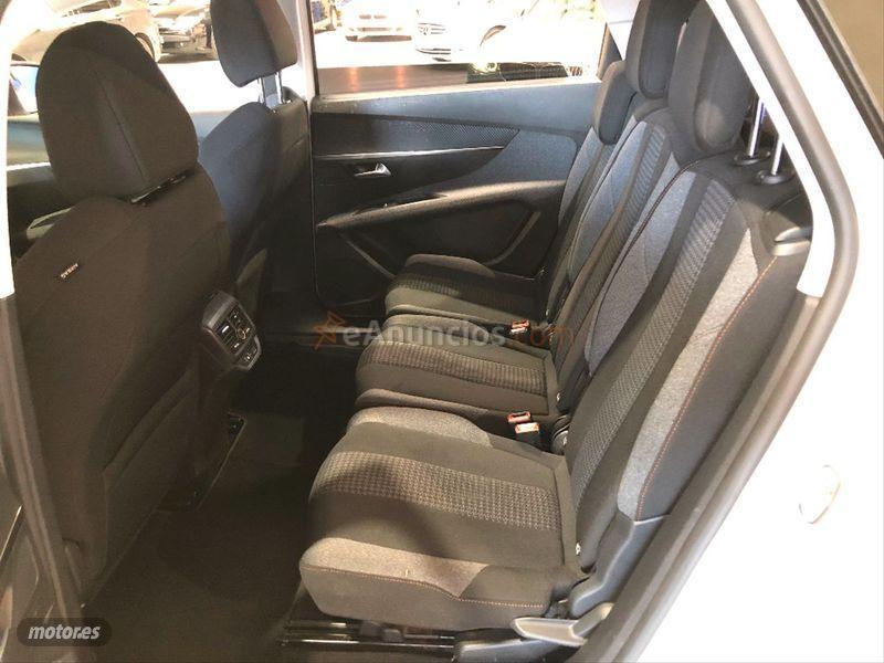 Peugeot 5008 Allure 1.6 BlueHDi 88KW 120CV de 2017 con 218.000 Km por 16.999 EUR. en Salamanca