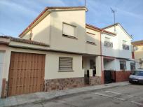 CHALET ADOSADO EN AJOFRIN