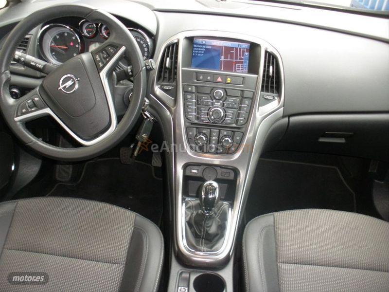 Opel Astra 1.7 CDTi SS 110 CV Excellence ST de 2013 con 154.000 Km por 8.999 EUR. en Madrid