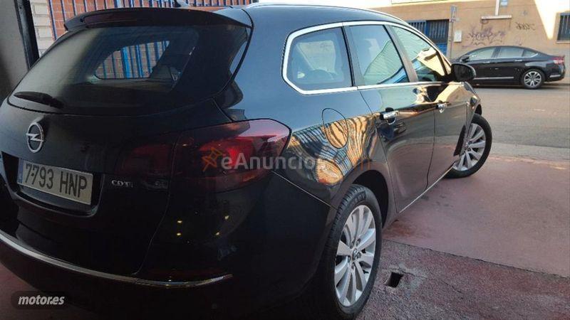 Opel Astra 1.7 CDTi SS 110 CV Excellence ST de 2013 con 154.000 Km por 8.999 EUR. en Madrid