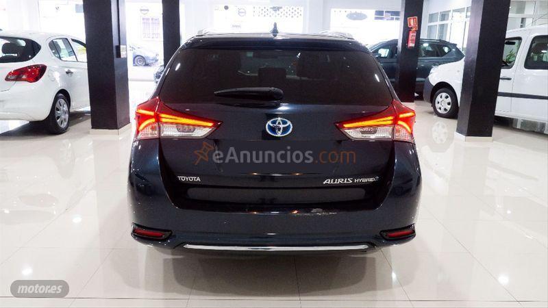 Toyota Auris 1.8 140H Active Touring Sports de 2016 con 165.998 Km por 10.500 EUR. en Almeria