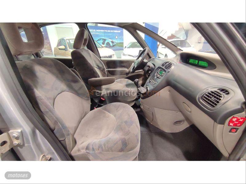 Citroen Xsara Picasso 1.8 16V de 2001 con 105.000 Km por 3.300 EUR. en Madrid