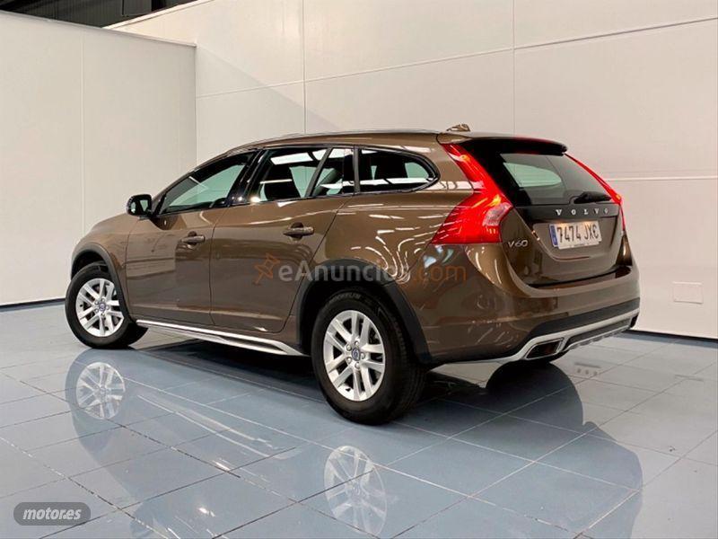 Volvo V 60 2.0 D3 Cross Country de 2017 con 77.800 Km por 22.990 EUR. en Alava