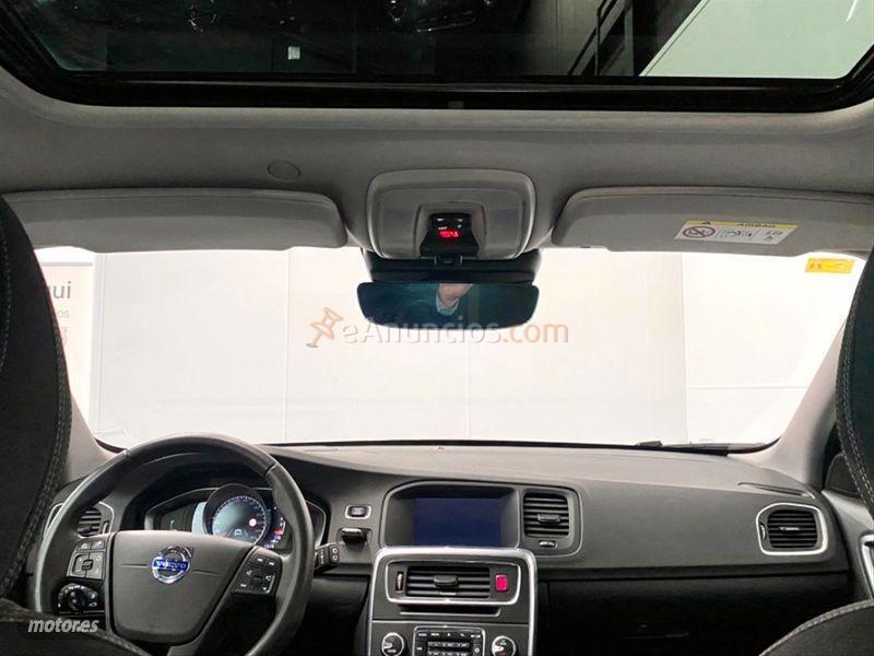 Volvo V 60 2.0 D3 Cross Country de 2017 con 77.800 Km por 22.990 EUR. en Alava