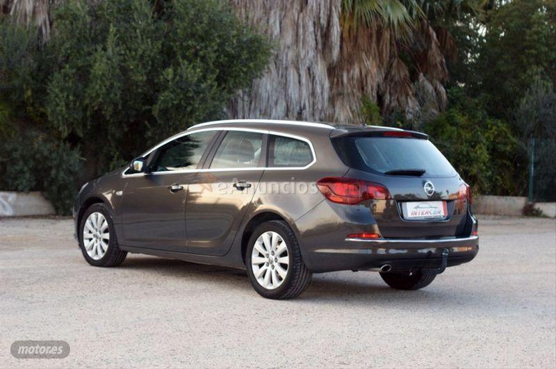 Opel Astra 2.0 CDTi 165 CV Excellence Auto ST de 2015 con 240.700 Km por 9.500 EUR. en Murcia